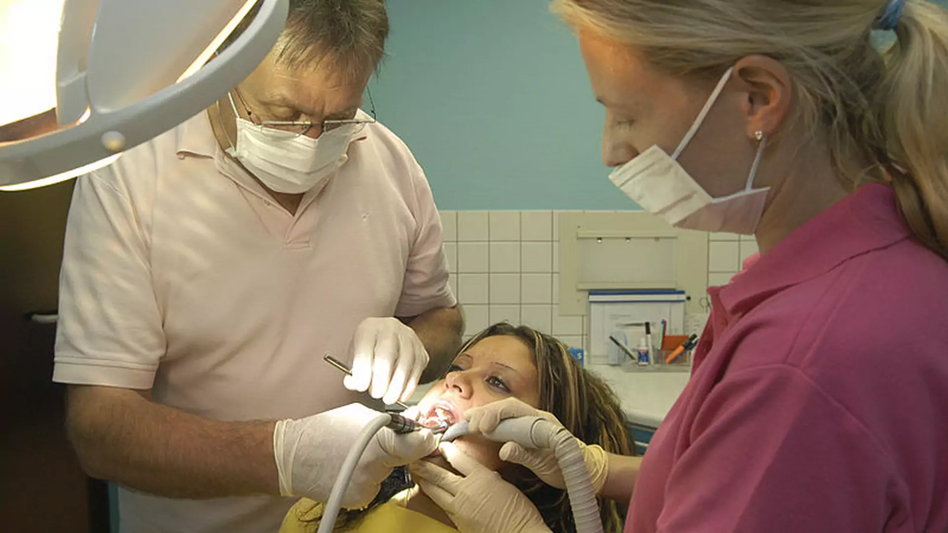 Koniec z drgawkami na myśl o dentyście. Zęby naprawi… lek na Alzheimera