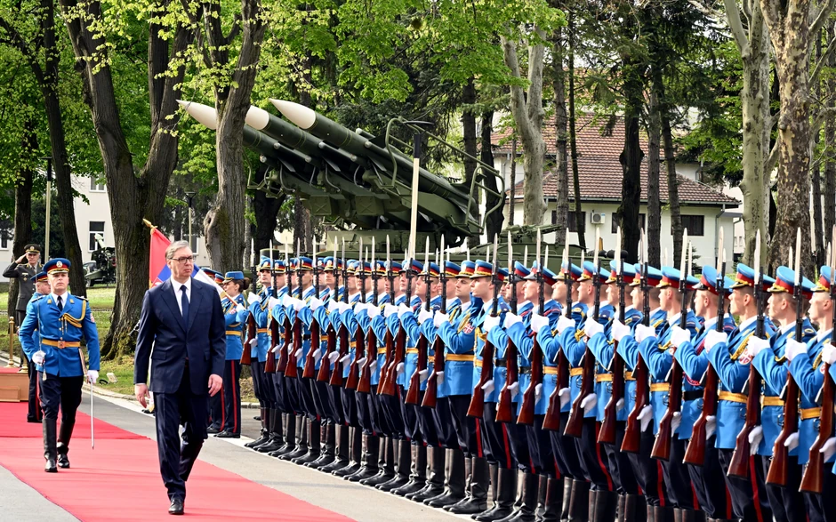 Sastanak predsednika Srbije Aleksandra Vučića sa najvišim rukovodstvom Ministarstva odbrane i Vojske Srbije