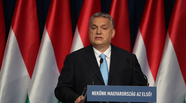 Orbán inkább arra
törekszik, hogy átalakítsa, megreformálja a Néppártot, de ha menni
kell, a lengyelekhez közeledne /Fotó: Pozsonyi Zita