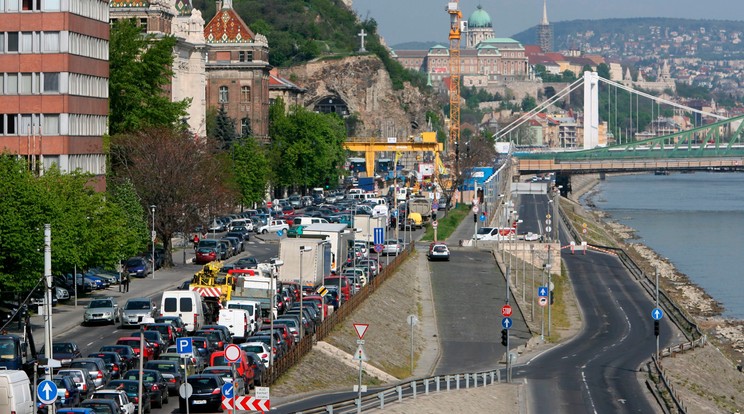 Nyakunkon a dugódíj? / Fotó: MTI - Szigetváry Zsolt