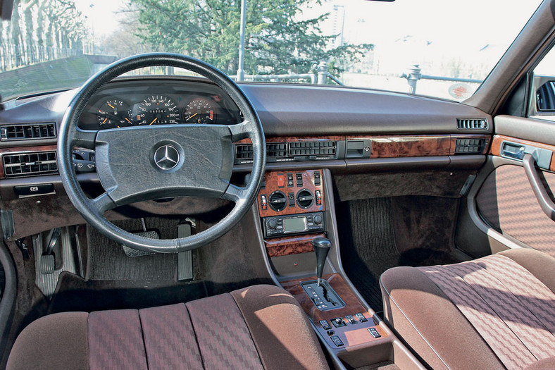 Mercedes 420 SE - Prawdziwa ikona stylu