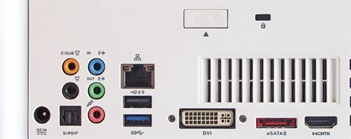 ASRock oferuje pełen zestaw gniazd - łącznie z eSATA. Nie zabrakło oczywiście USB 3.0 (aż 3 z 8 gniazd obsługują ten standard)