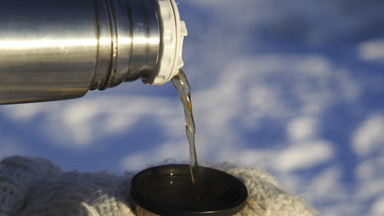 Co się stanie, gdy wylejesz termos gorącej herbaty na 40-stopniowym mrozie? Niesamowite zdjęcie