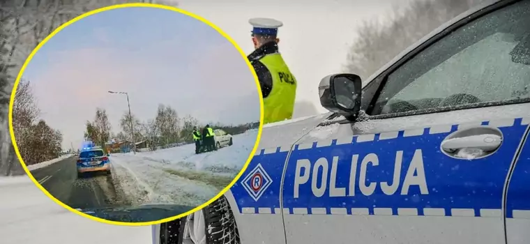 Zimowy pościg w Skierniewicach. Kierowca próbował uciekać przez hałdy śniegu na polu