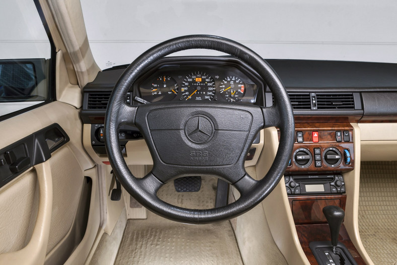 Mercedes W124