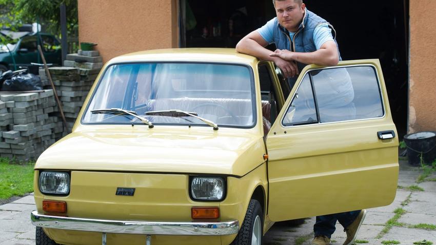 Licytacja małego fiata z 1976 roku. Cena osiągnęła pułap