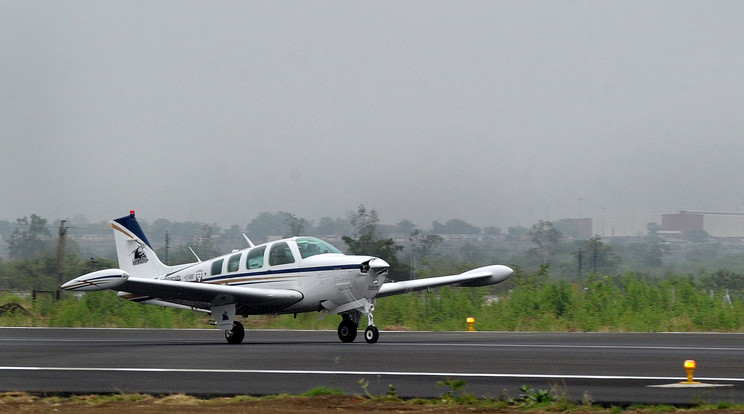 Egy Beechcraft Bonanza típusú kisrepülőgép zuhant le / Illusztráció: AFP