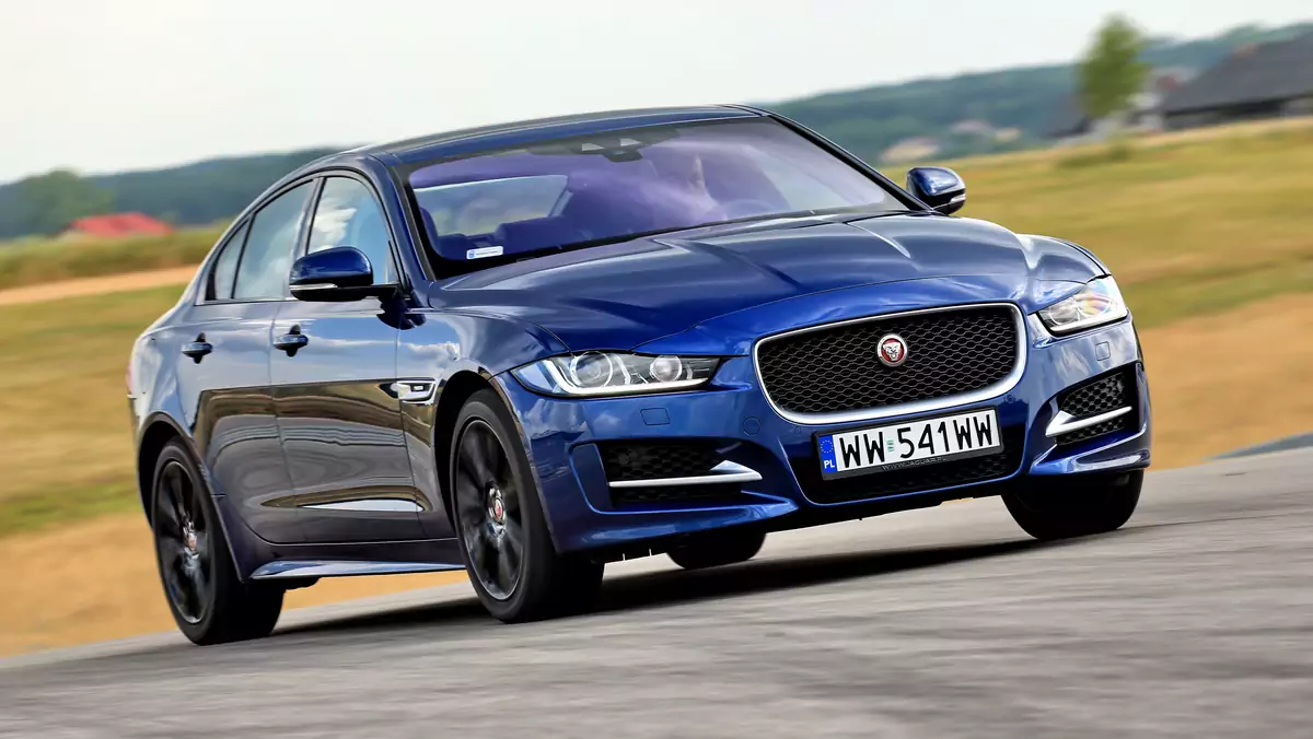 Jaguar XE 2.0 D F-Sport (1)