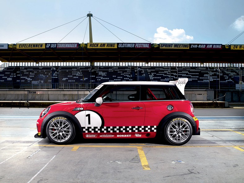 Mini John Cooper Works Challenge: z toru wyścigowego na zwykłą drogę