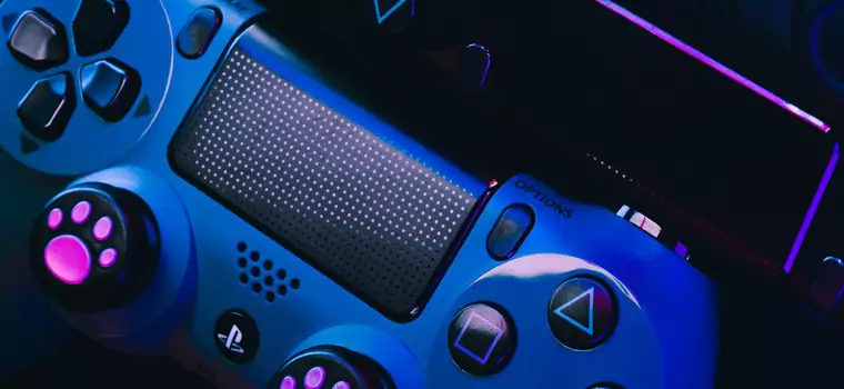 Jak podłączyć pada PS4 do komputera?