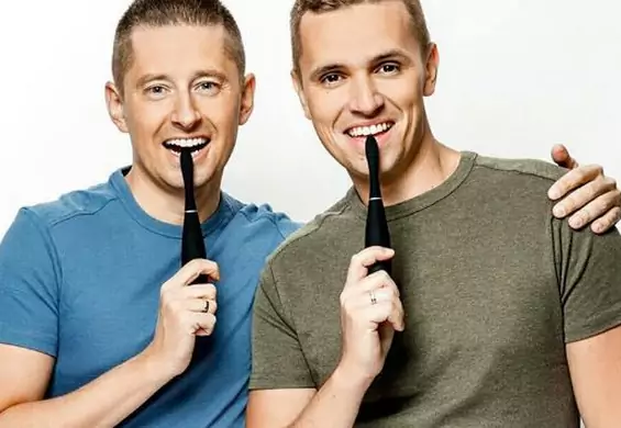 Znani polscy geje w kampanii szczoteczek do zębów. Twoja mama to kupi?