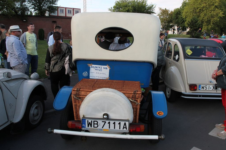 21. Światowy Zlot Miłośników Citroëna 2CV Toruń 2015