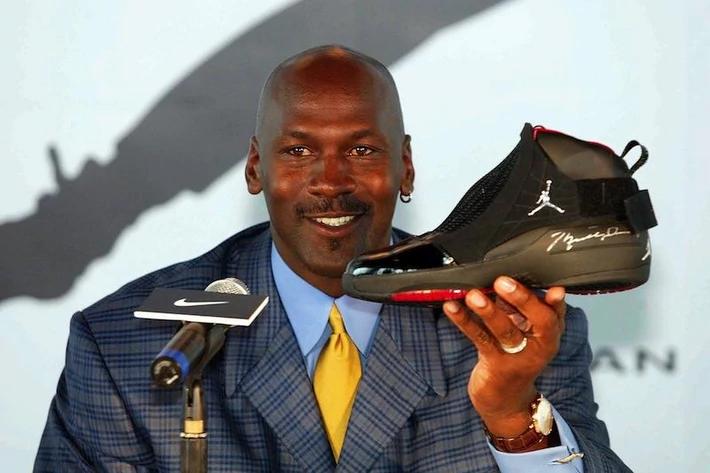 1. Michael Jordan - 1 mld dolarów, 52 lata