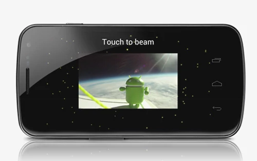 Android Beam - komunikacja zbliżeniowa bazująca na NFC. Wystarczy zbliżyć do siebie dwa smartfony aby wymieniać się multimediami i nie tylko