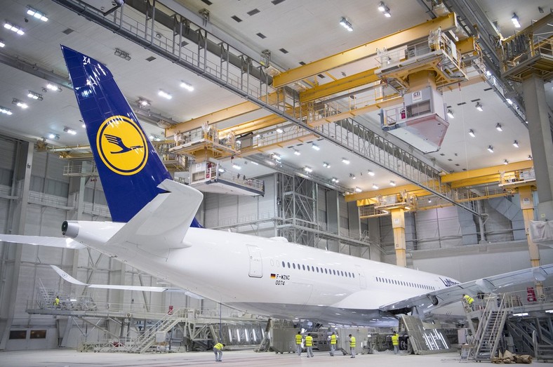 Airbus A350 na hali montażowej w Tuluzie. Fot. Materiały prasowe