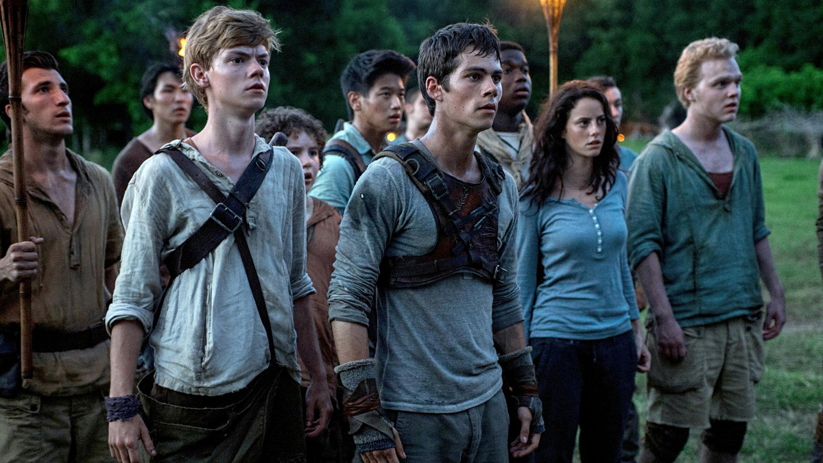 Zaledwie miesiąc temu pojawiła się informacja, że zdjęcia do filmu "The Maze Runner: Death Cure" zostały zawieszone na co najmniej miesiąc. Teraz okazuje się, że produkcja trafi na ekrany kin dopiero w 2018 roku, a nie jak zakładano w 2017.