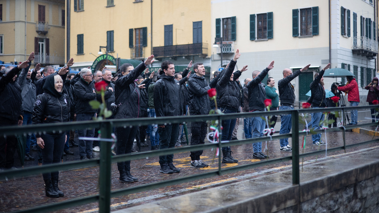 Włoscy faszyści uczcili rocznicę śmierci Mussoliniego. Kontrdemonstranci śpiewali 