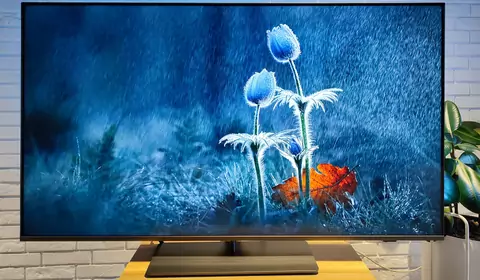 Mocarz wśród telewizorów 4K 120 Hz. Dobra cena i Ambilight. Test Philips The One 8818