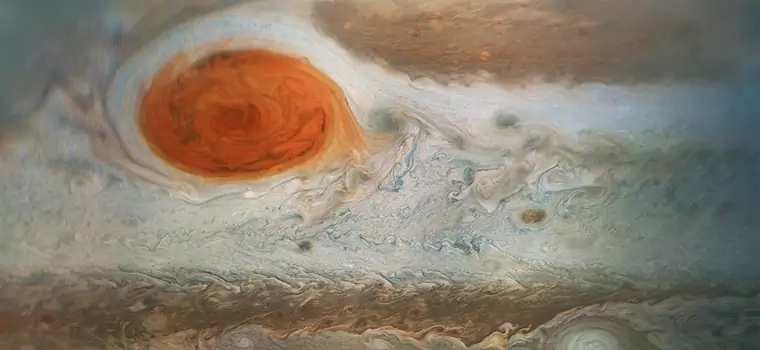 Wielka Czerwona Plama Jowisza uchwycona w tym samym czasie z różnych odległości