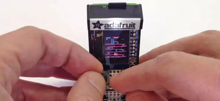 Najmniejszy na świecie automat do gier powstał dzięki Raspberry Pi Zero