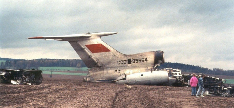 Dziwny ładunek na pokładzie Tu-154 przyczyną katastrofy koło Pragi? [Historia]