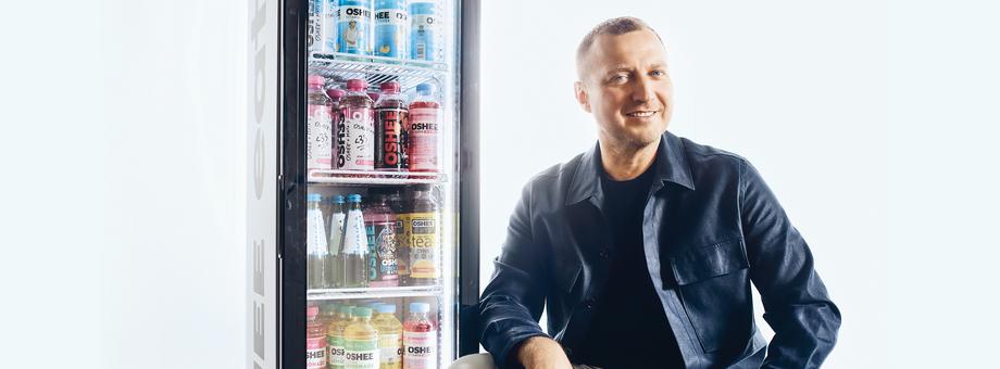 Dariusz Gałęzewski, współzałożyciel oraz współwłaściciel Oshee, wraz z Dominikiem Dolińskim zbudował najsilniejszą markę napojów izotonicznych w Polsce, wypychając z rynku produkty takich koncernów jak Coca-Cola czy Pepsi.