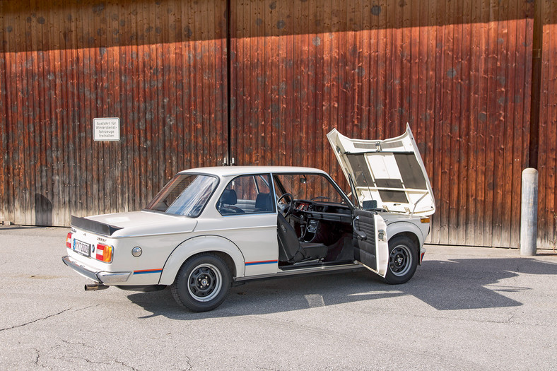 BMW M2 vs 2002 Turbo – geny turbodiabła