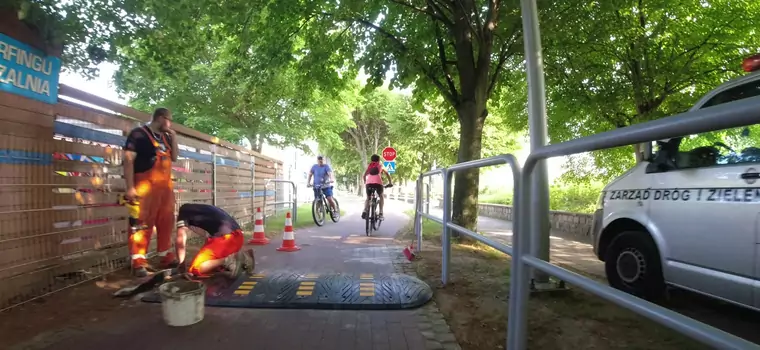Progi zwalniające na ścieżce rowerowej w Sopocie. Mają okiełznać rowerzystów