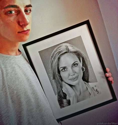 Realistično koliko i fotografija: Aleksandar Ilić sa portretom Anđeline Džoli