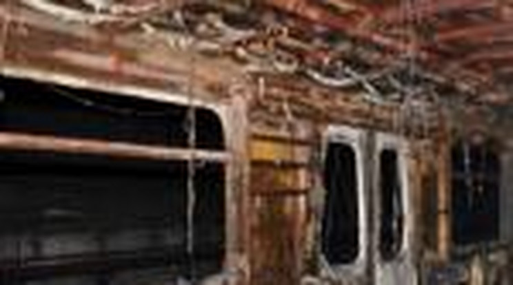 Döbbenetes fotók a kiégett metrókocsiról