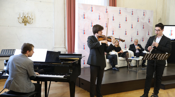 A korábbi győztesek együttese Paganini-művet adott elő / Fotó: Pozsonyi Zita