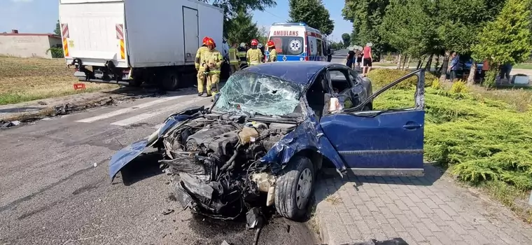 Zderzenie ciężarówki z osobówką w Złotkowie. Wyglądało naprawdę groźnie