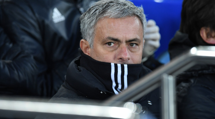 Jose Mourinho a fagyos pálya miatt panaszkodott /Fotó: AFP