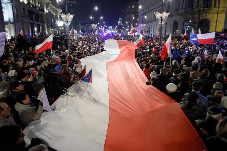 Demonstracja na Krakowskim Przedmieściu w Warszawie