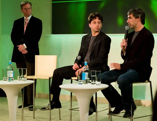 Wielka trójka decydentów, którzy sterują Google. Od lewej: Eric Schmidt, Sergey Brin, oraz Larry Page. Page 4 kwietnia zastąpi Schmidt'a na stanowisku Dyrektora Generalnego (CEO)