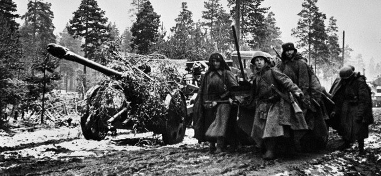 "Stalowy cios" radzieckiej armii. Niemców uratowało zlekceważenie rozkazu Adolfa Hitlera