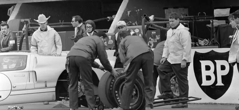 Słynny pojedynek Forda i Ferrari na Le Mans w 1966 r. Do sukcesu przyczynili się nie tylko inżynierowie Forda