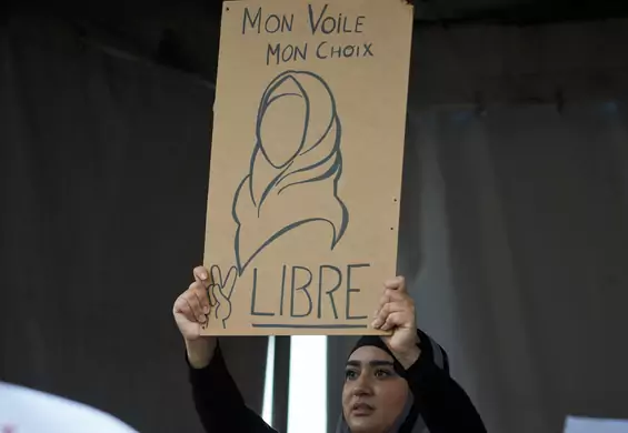 Zakaz hidżabów dla uczennic i studentek we Francji nie przyniesie emancypacji muzułmanek