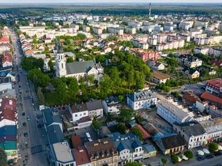 – Mniejsze miasta od lat walczą z wyludnianiem się. Najczęściej jest to związane z wyjazdem młodych ludzi na studia do dużych miast. W tej kwestii pandemia paradoksalnie przyniosła wiele dobrego – mówi Mirosław Karolczuk, burmistrz Augustowa