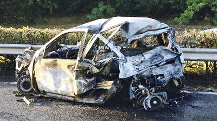 A Fiat Punto három utasa  azonnal meghalt, egy nő a  kórházban vesztette életét