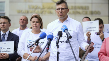Więzienie za wyszydzanie Kościoła. Ustawa ziobrystów wraca do Sejmu