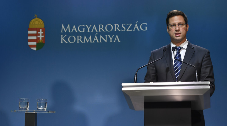 Gulyás Gergely Miniszterelnökséget vezető miniszter sajtótájékoztatót tart a Miniszterelnöki Kabinetiroda sajtótermében / Fotó: MTI Illyés Tibor