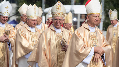 Watykański bat na biskupów