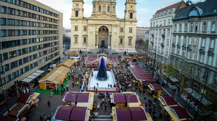 Karácsonyi vásár Budapesten / Fotó: MTI Ruzsa István