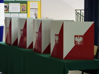 Miliony Polaków, którzy przez lata nie chodzili na wybory, bo byli sfrustrowani swoją sytuacją finansową i nie wierzyli, że politycy mogą odmienić ich los wreszcie poczuli się bezpiecznie i poszli zagłosować za utrzymaniem status quo.
