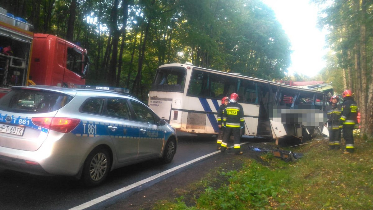 Tyrowo: autobus przewożący dzieci zderzył się z ciężarówką