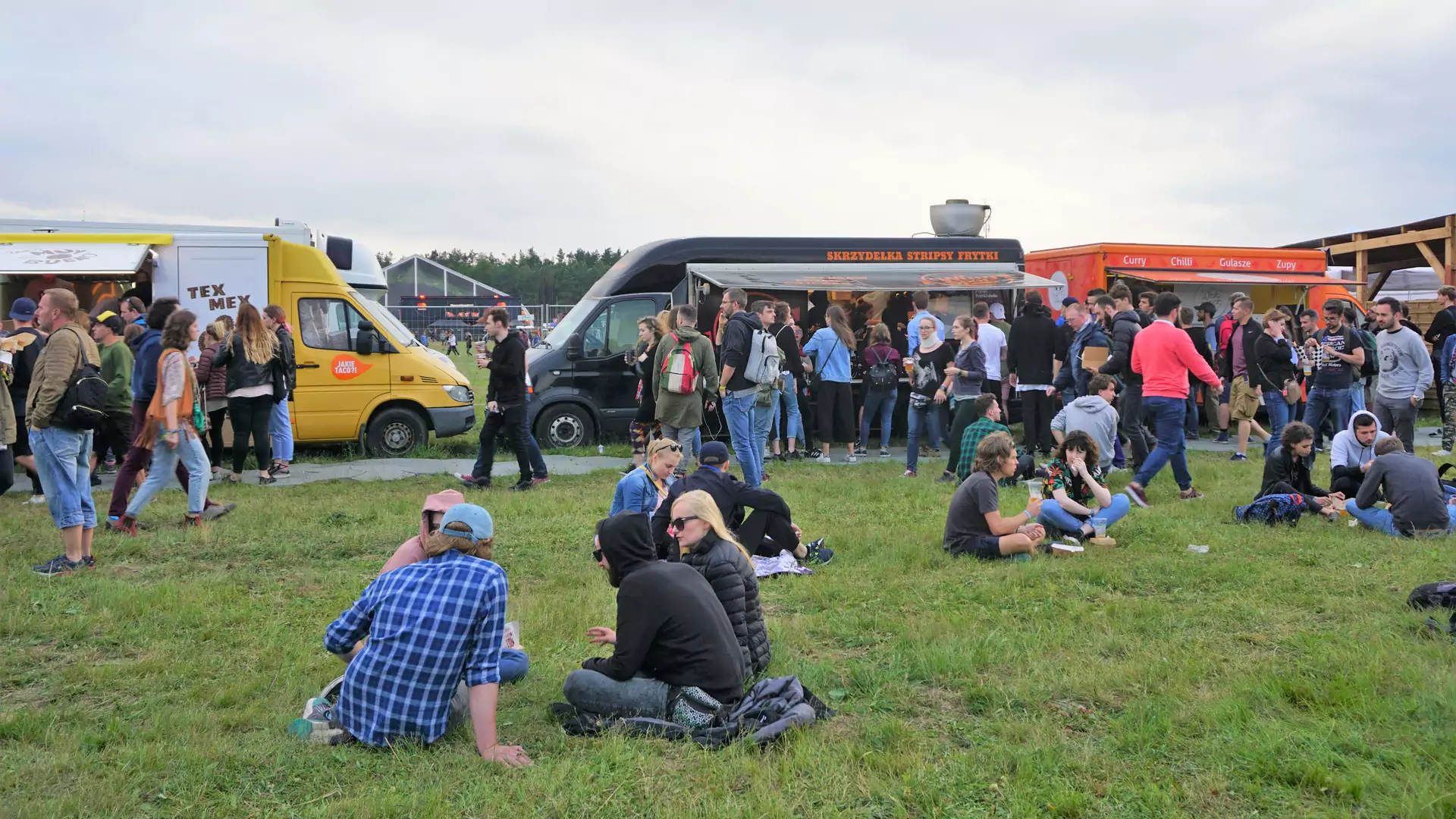 Pizza z food trucka, kanapka ze śledziem, tacosy z salsą habanero. Co je Open’er?