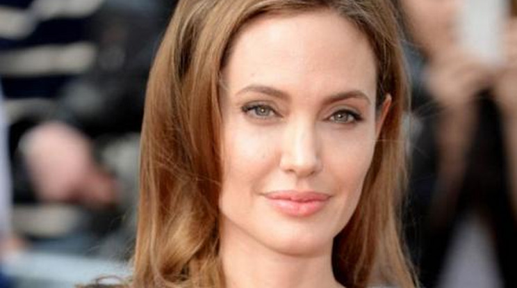 Angelina Jolie nem bánta meg a műtéteket