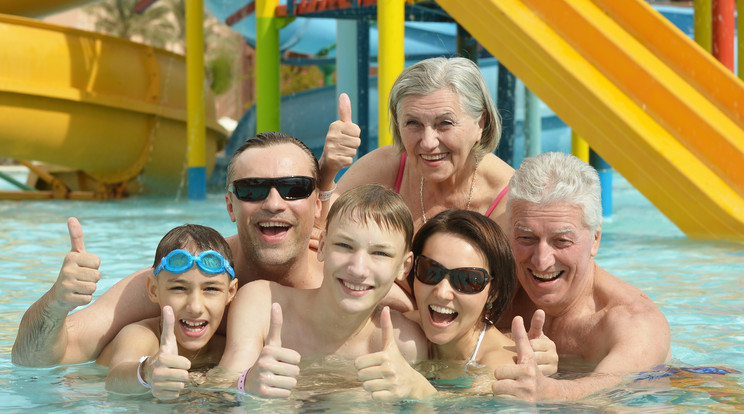 A családok az új trendek szerint többször rövidebb időre utaznak, és szeretik a wellnesst /Fotó: Shutterstock