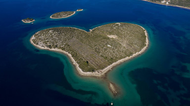 Słynna wyspa w kształcie serca zdewastowana. Budują nielegalny obiekt